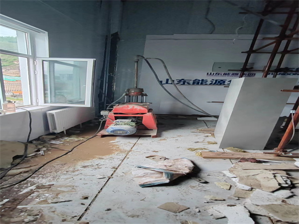 南吕镇地基基础下沉墙体裂缝加固注浆顶升施工