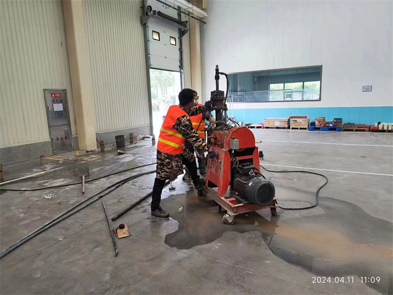 南吕镇厂房地面下沉塌陷注浆加固施工